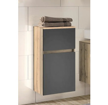 Meuble de salle de bains suspendu aspect bois avec deux portes anthracite dans une salle de bains moderne carrelée.