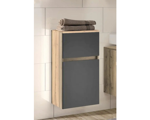 Meuble de salle de bains suspendu aspect bois avec deux portes anthracite dans une salle de bains moderne carrelée.