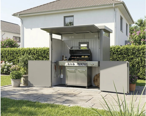 Photo extérieure d'un espace barbecue avec cuisine d'extérieur et barbecue dans le jardin.