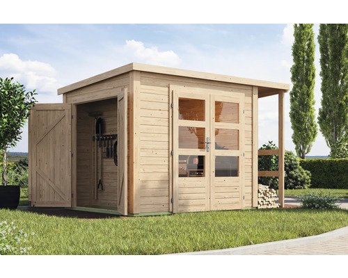 Abri de jardin en bois avec double porte et une porte simple ouverte pour ranger les outils de jardin
