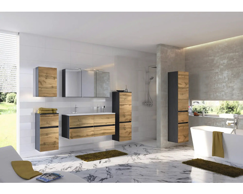 Salle de bains moderne avec meubles aspect bois, sous-vasque, armoire de toilette, colonnes, baignoire et douche.