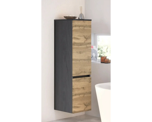 Colonne de salle de bains suspendue avec deux portes aspect chêne et corps anthracite dans une salle de bains lumineuse et moderne.