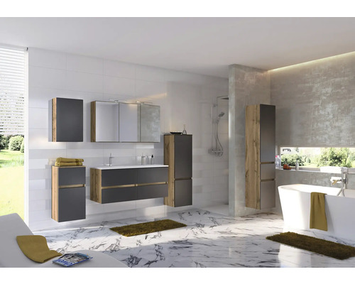 Salle de bains moderne avec meubles en aspect bois, double vasque, armoire de toilette, colonnes et baignoire îlot sur sol aspect marbre.