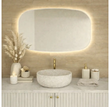 Badezimmer mit Waschtisch, Spiegel mit Beleuchtung und Zubehör