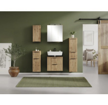 Ensemble de salle de bain moderne en bois avec façades à lamelles, comprenant un meuble sous-lavabo, une vasque blanche et une armoire de toilette.