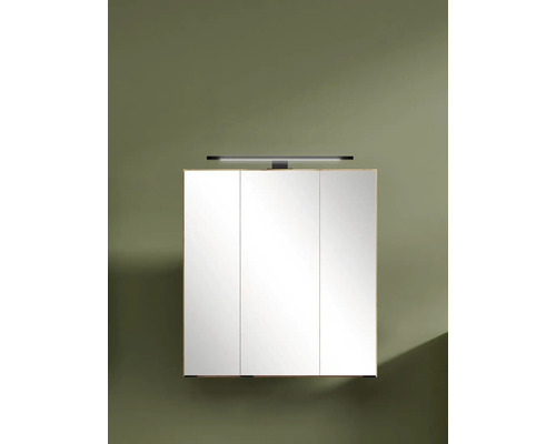 Armoire de toilette à trois portes pour salle de bains avec éclairage supérieur à LED intégré.