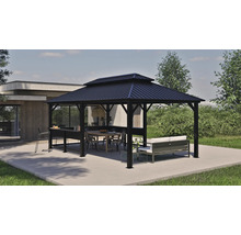 Pavillon mit Esstisch und Sitzgelegenheit im Aussenbereich