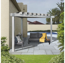 Pergola mit Sitzgruppe auf Terrasse mit Gartenmöbeln