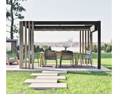 Pergola SOJAG Lito 1012 inkl. Sonnensegel 302,3 x 378,5 cm schwarz Pergola mit Gartentisch und Stühlen auf einer Terrasse mit Rasen