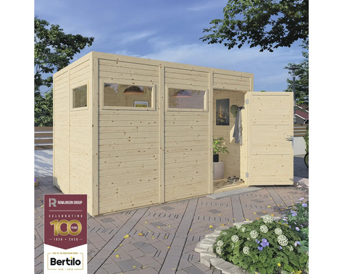 Abri de jardin en bois avec fenêtres et porte ouverte dans un espace extérieur