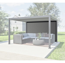 Pergola avec mobilier de salon et écran d'intimité dans le jardin