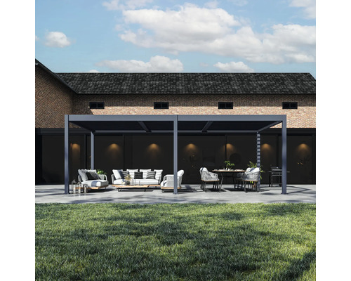 Terrasse mit Pergola, Sitzmöbeln und Esstisch im Garten