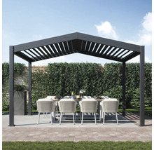 Pergola de terrasse autoportante avec table et chaises dans le jardin