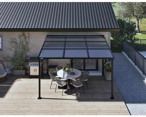 Toit de terrasse avec table et chaises sur une terrasse en bois