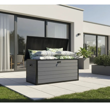 Coffre de jardin ouvert avec coussins à l'extérieur