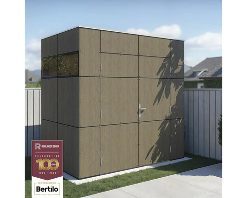 Gartenschrank aus Holz mit Fenster und Tür auf einer Rasenfläche