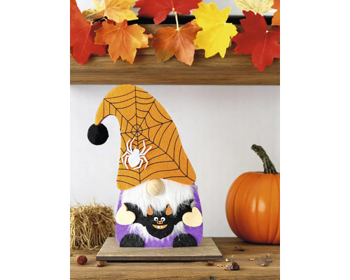Décoration d'Halloween : gnome avec toile d'araignée, chauve-souris et citrouille