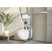 Aufputzspülkasten mit Wand-WC in einem modernen Badezimmer