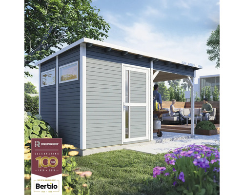 Gartenhaus mit Terrasse und sitzenden Personen im Garten