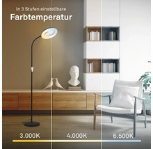 Stehleuchte mit einstellbarer Farbtemperatur in drei Stufen in einem Wohnraum.