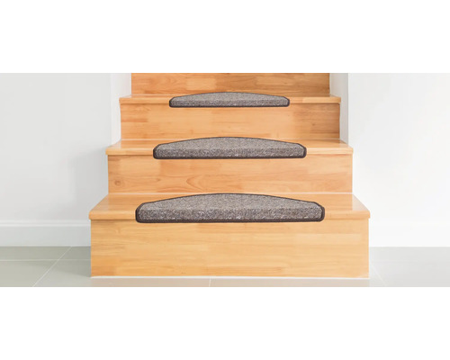 Escalier avec tapis d'escalier en textile