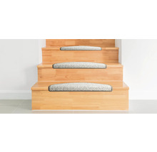 Escalier en bois avec tapis de marche