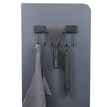 Support mural avec spatule, pince à griller et torchon