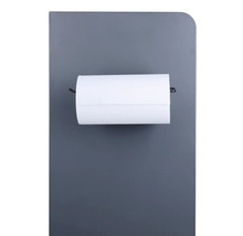 Küchenrollenhalter mit Küchenrolle an grauer Wand