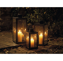 Photophores décoratifs en métal et verre avec bougies pour l'extérieur.