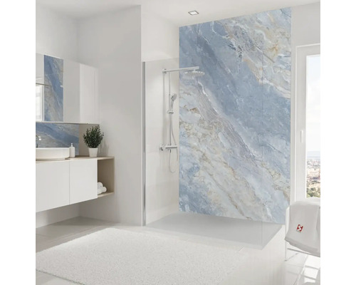 Modernes Badezimmer mit Marmorwandverkleidung, Dusche und Waschtisch
