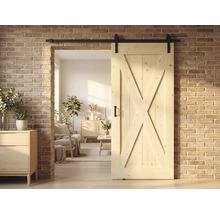 Holzschiebetür mit X-Muster in rustikalem Raumdesign