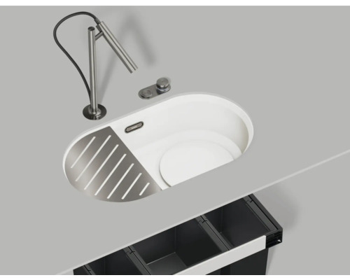 Spüle mit Abtropffläche, Armatur und Schubladenauszug