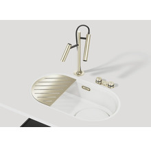 Küchenspüle mit Abtropffläche, Mischbatterie und Bedienelementen