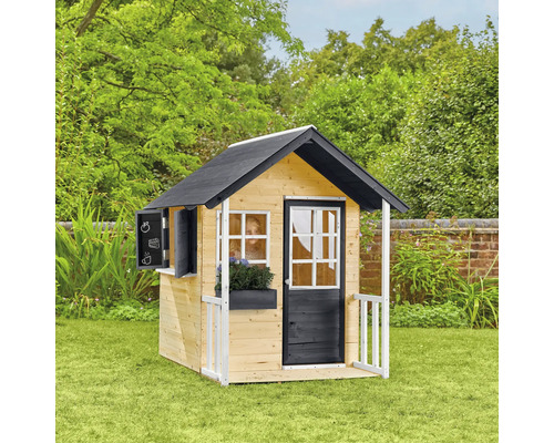 Spielhaus aus Holz mit Kreidetafel, Fenster und Tür im Garten
