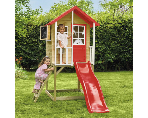 Kinderspielhaus mit Rutsche und Leiter im Garten