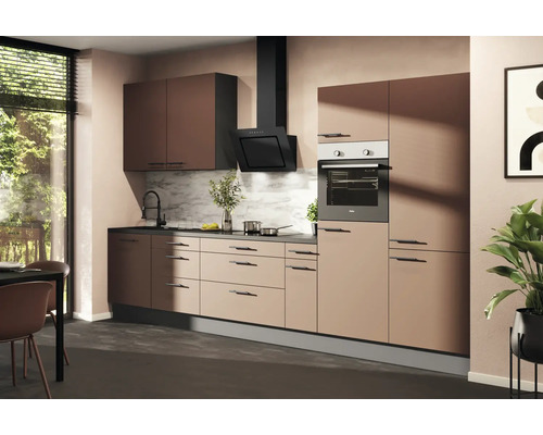 Cuisine moderne avec four intégré, hotte aspirante, évier et plan de travail