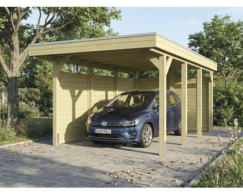 Auto unter einem Carport aus Holz mit Seitenwand