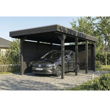 Voiture sous un carport en bois