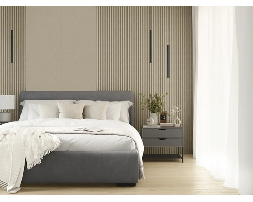 Modernes Schlafzimmer mit Wandpaneelen in Holzoptik, grauem Polsterbett und minimalistischen Pendelleuchten.