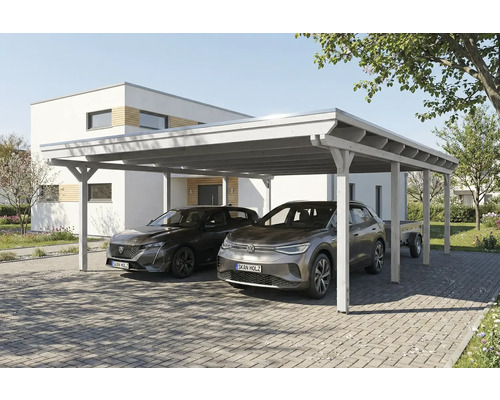 Carport en bois avec deux voitures garées et une remorque devant une maison d'habitation