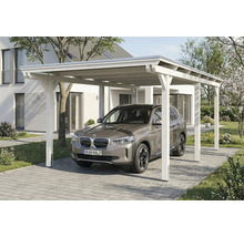 Voiture sous un abri de voiture en bois blanc