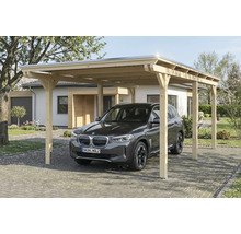 Voiture sous un carport en bois
