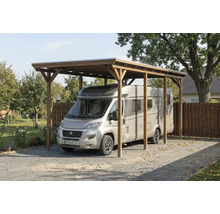Camping-car sous un carport en bois