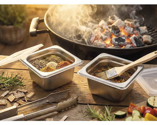 Scène de barbecue avec épices, marinade et charbon de bois