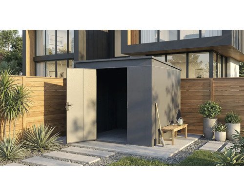 Abri de jardin avec porte ouverte dans un jardin