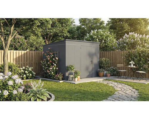 Scène de jardin avec un abri de jardin gris, entouré de parterres de fleurs et d'un chemin pavé.