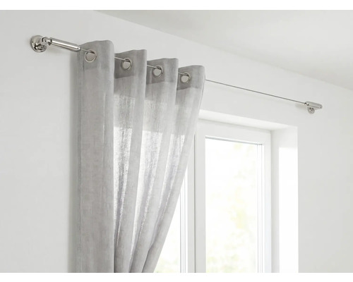 Rideau sur tringle à rideaux à câble en acier inoxydable devant la fenêtre