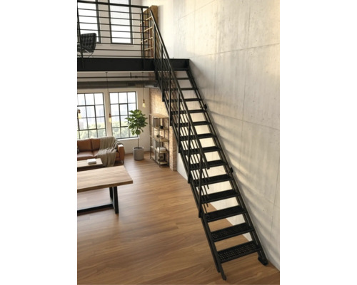 Moderner Industrie-Loft mit schwarzer Metalltreppe, Holzfußboden und Sichtbetonwand in einem hellen, großzügigen Wohnbereich.