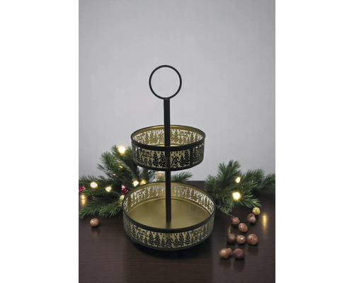 Zweistöckige Etagere aus Metall mit ausgestanzten weihnachtlichen Motiven wie Tannenbäumen, ideal als dekorative Servierschale.