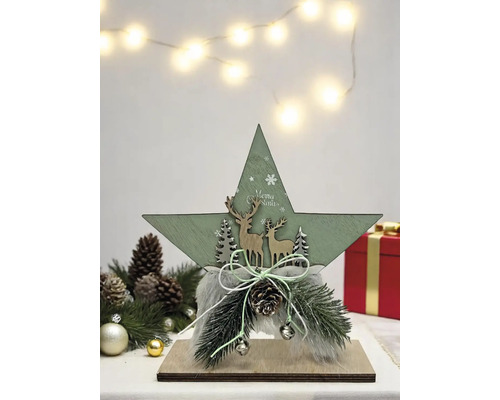 Dekorativer grüner Holzstern mit Rentieren, Schriftzug Merry Christmas, Kunstfell-Basis, Tannenzweigen und kleinen Glocken.